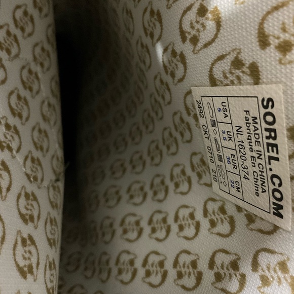 Sorel Boots 👢 - Picture 7 of 7